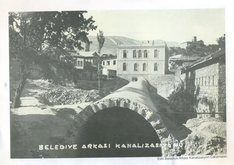 Kahramanmaraş eski belediye binasının geçmiş döneme ait fotoğrafları.