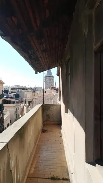 تراس طابق السقف.